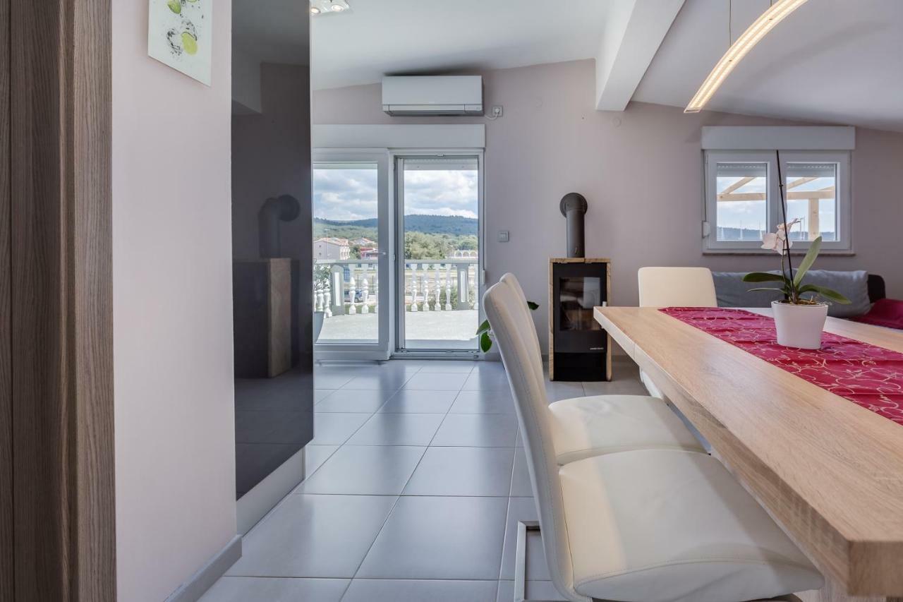 Modern And Spacious Apartment Bibinje Exterior photo